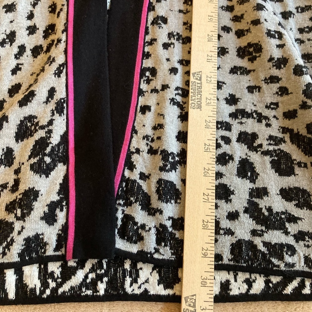 Women's NIC + ZOE Black Animal Print Reversible Cardigan Sweater size PM - Picture 6 of 7